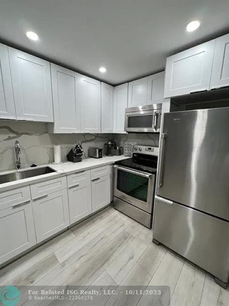 2301 Collins Avenue 327 photo 6