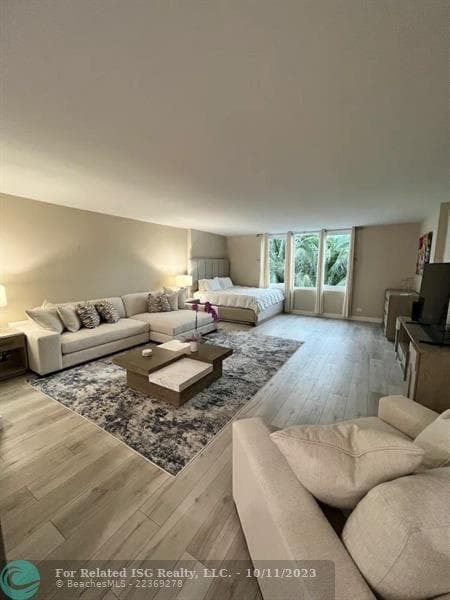 2301 Collins Avenue 327 photo 7