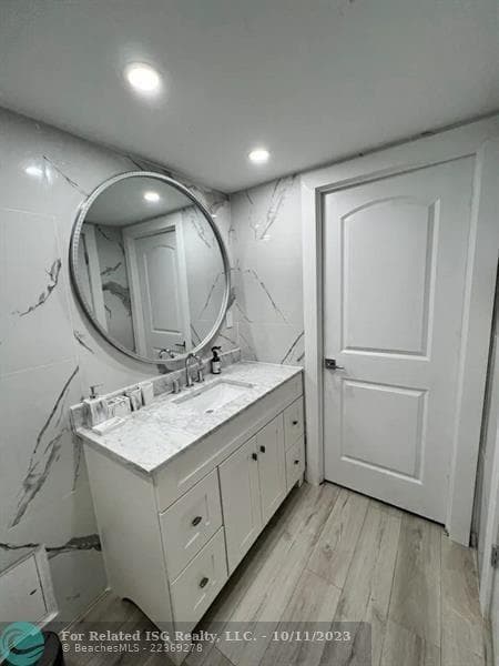 2301 Collins Avenue 327 photo 9