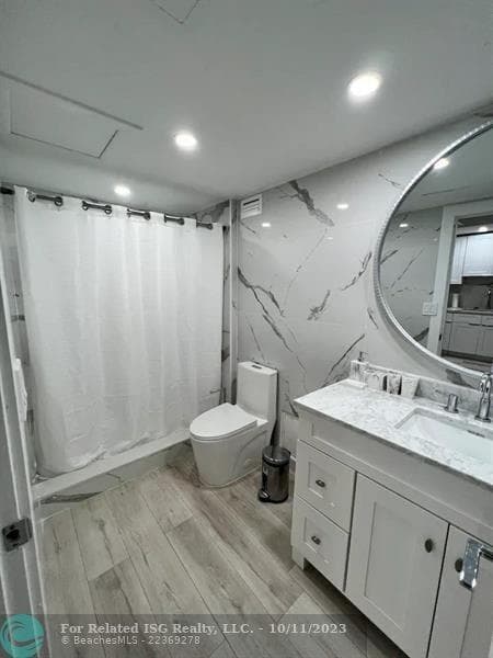 2301 Collins Avenue 327 photo 8