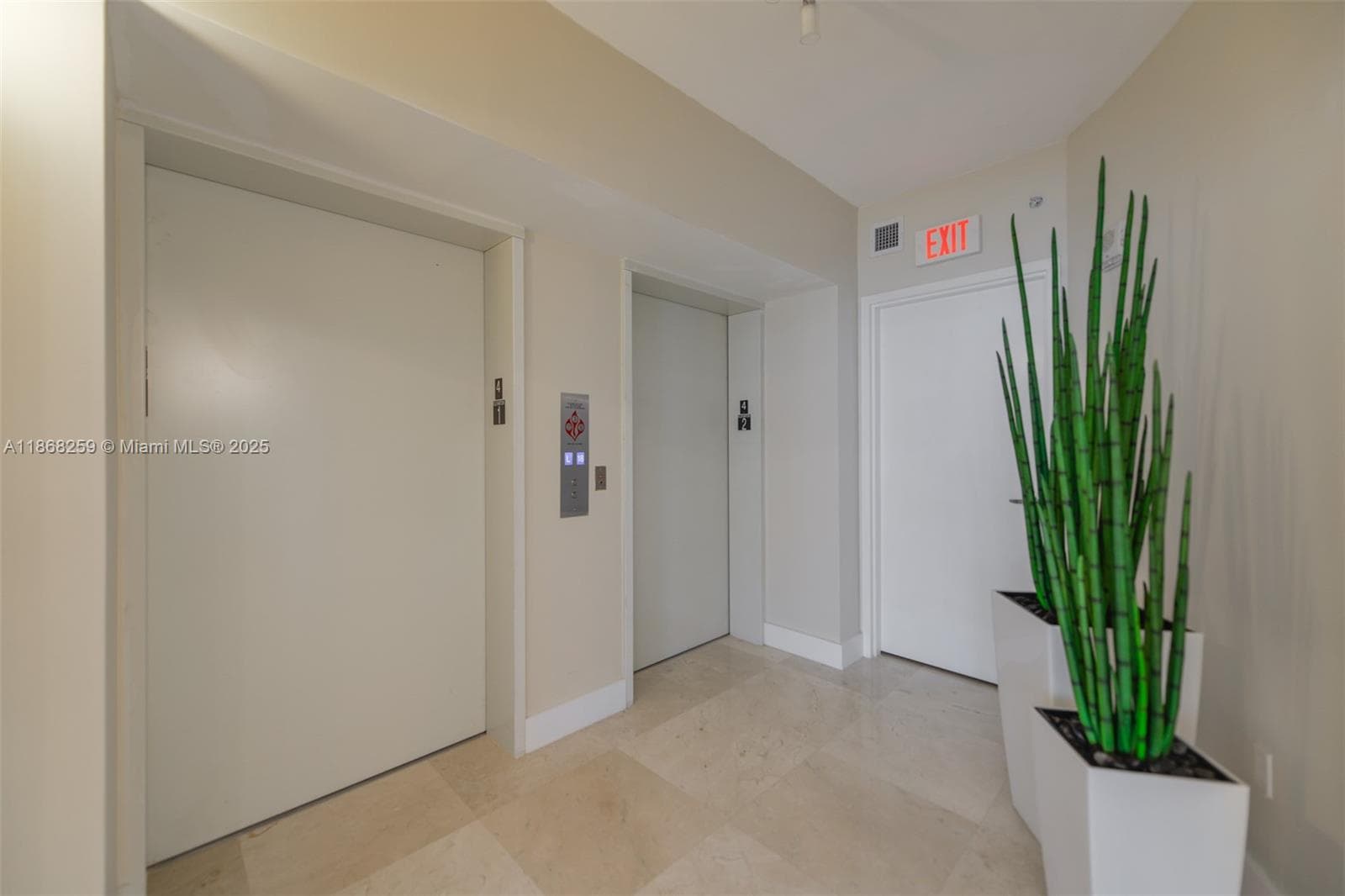 3101 S Ocean Dr 404 photo 2