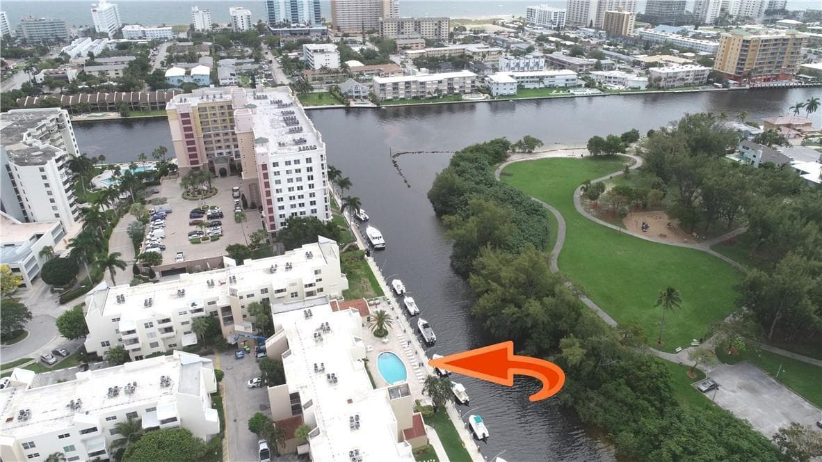 2840 NE 14th Street Causeway 210 photo 2