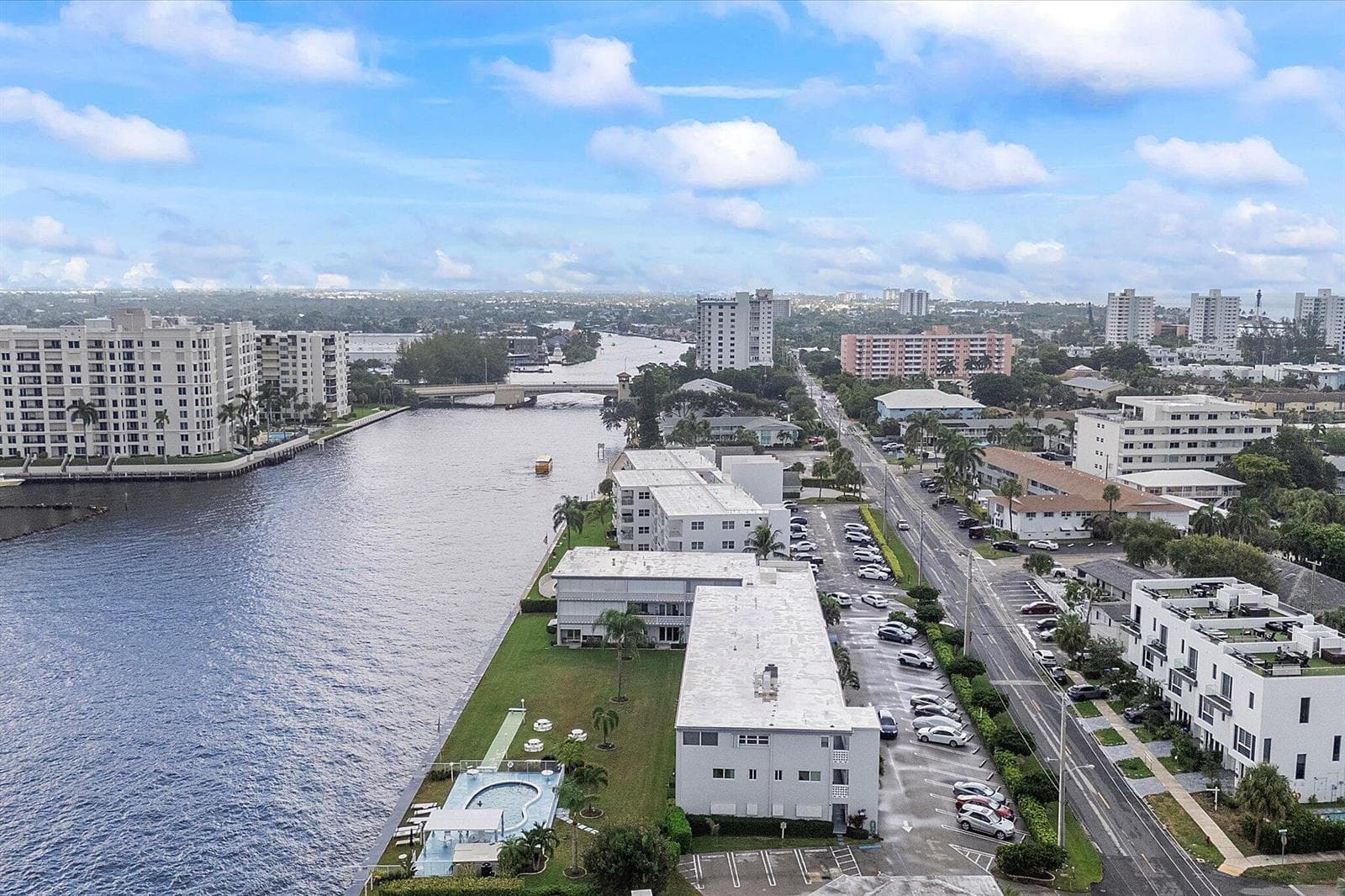 1001 N Riverside Drive 104 photo 16