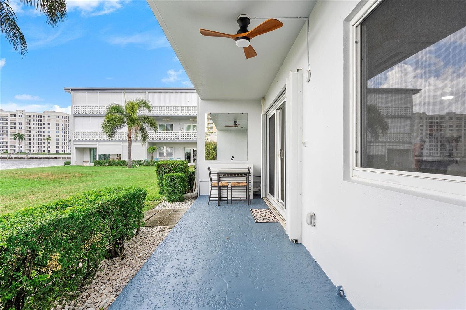 1001 N Riverside Drive 104 photo 12