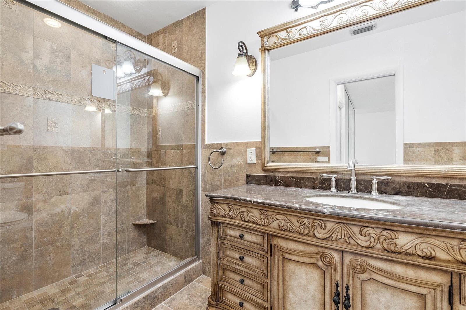 1001 N Riverside Drive 104 photo 10