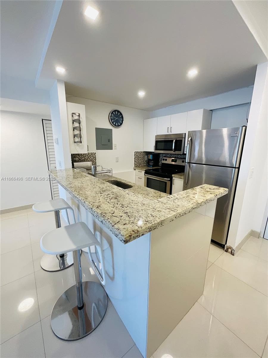 3545 NE 167th St 505 photo 4