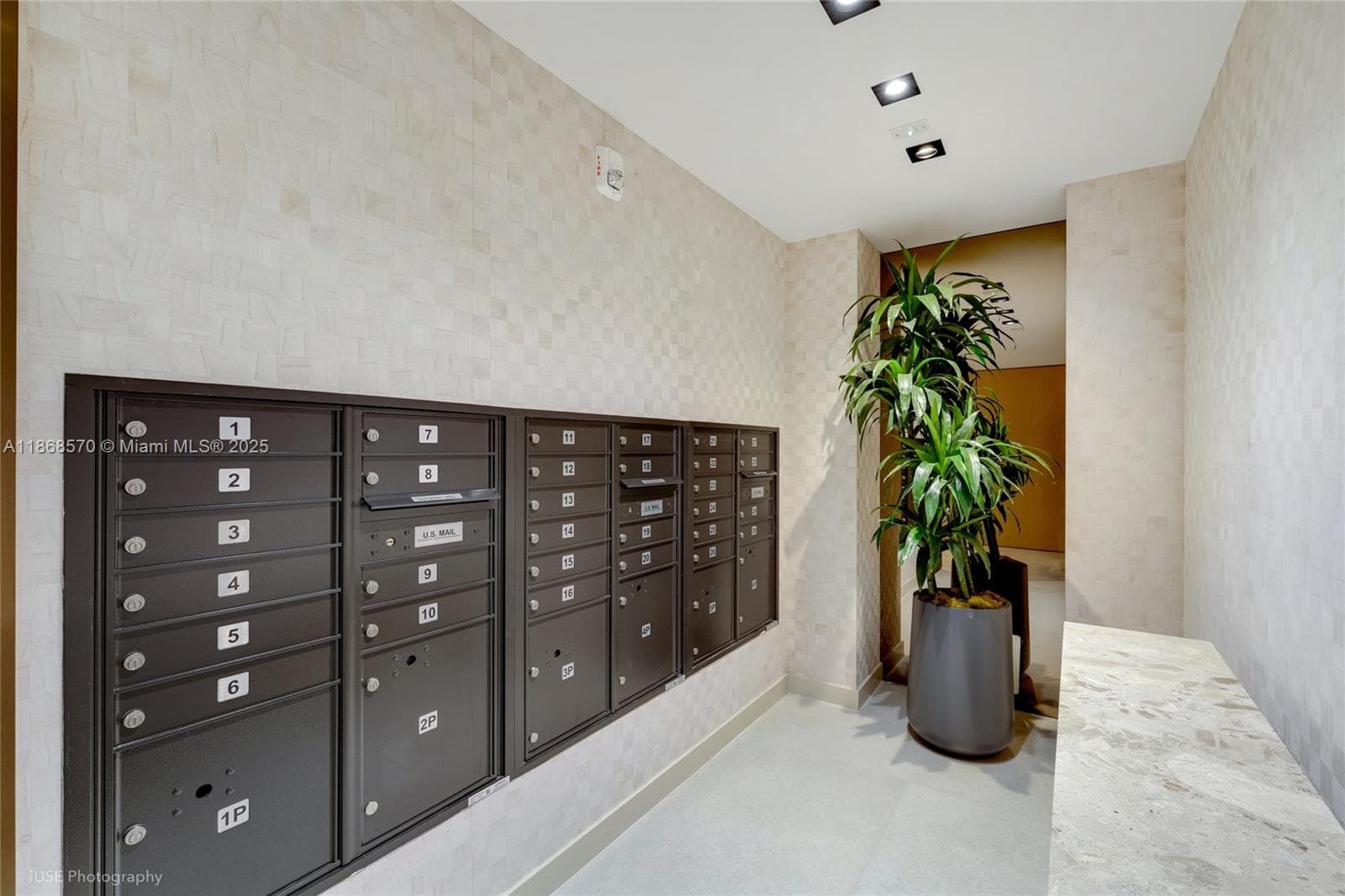 9901 W Bay Harbor Dr 406 photo 5