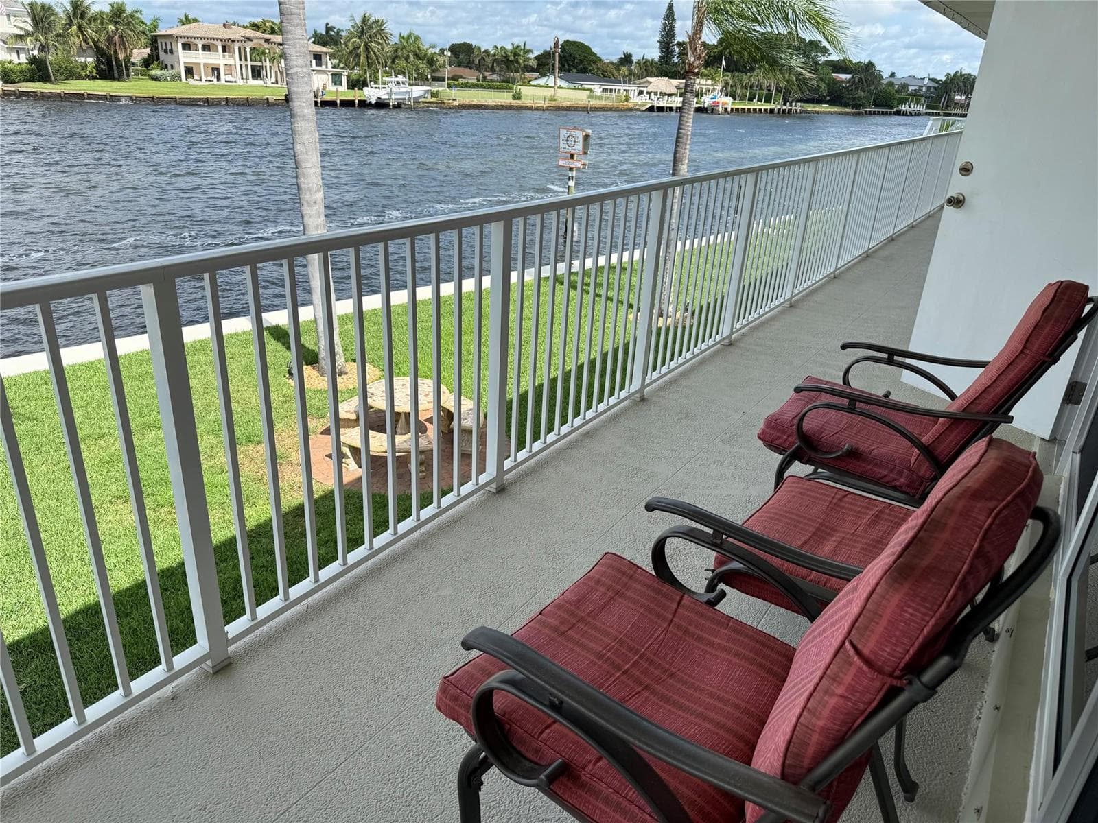 1105 S Riverside Drive 205 photo 19