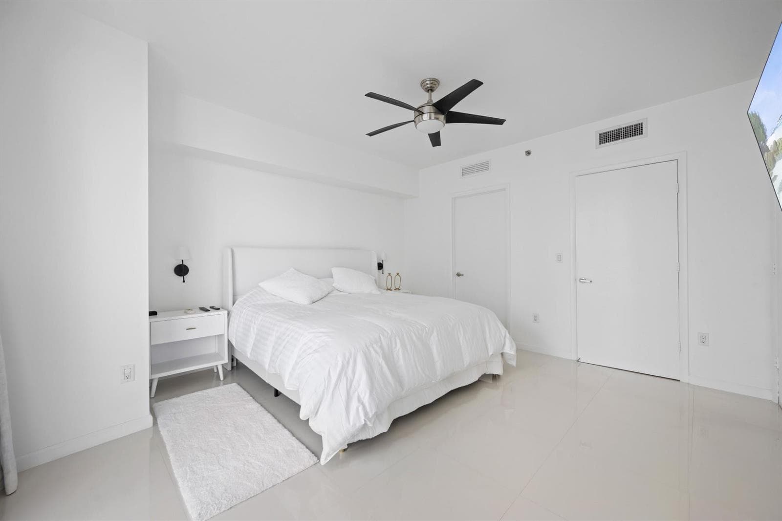 475 Brickell Avenue 1815 photo 17