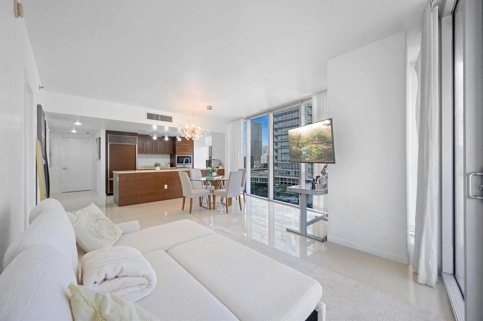 475 Brickell Avenue 1815 photo 5