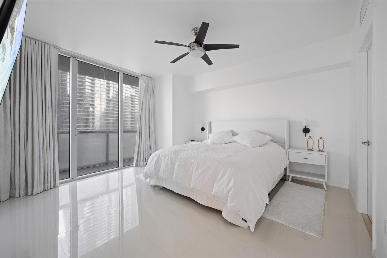 475 Brickell Avenue 1815 photo 15