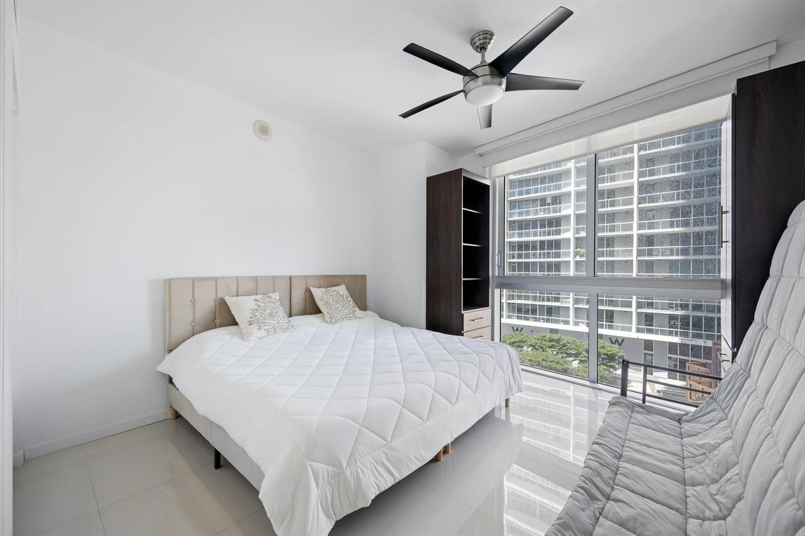 475 Brickell Avenue 1815 photo 11