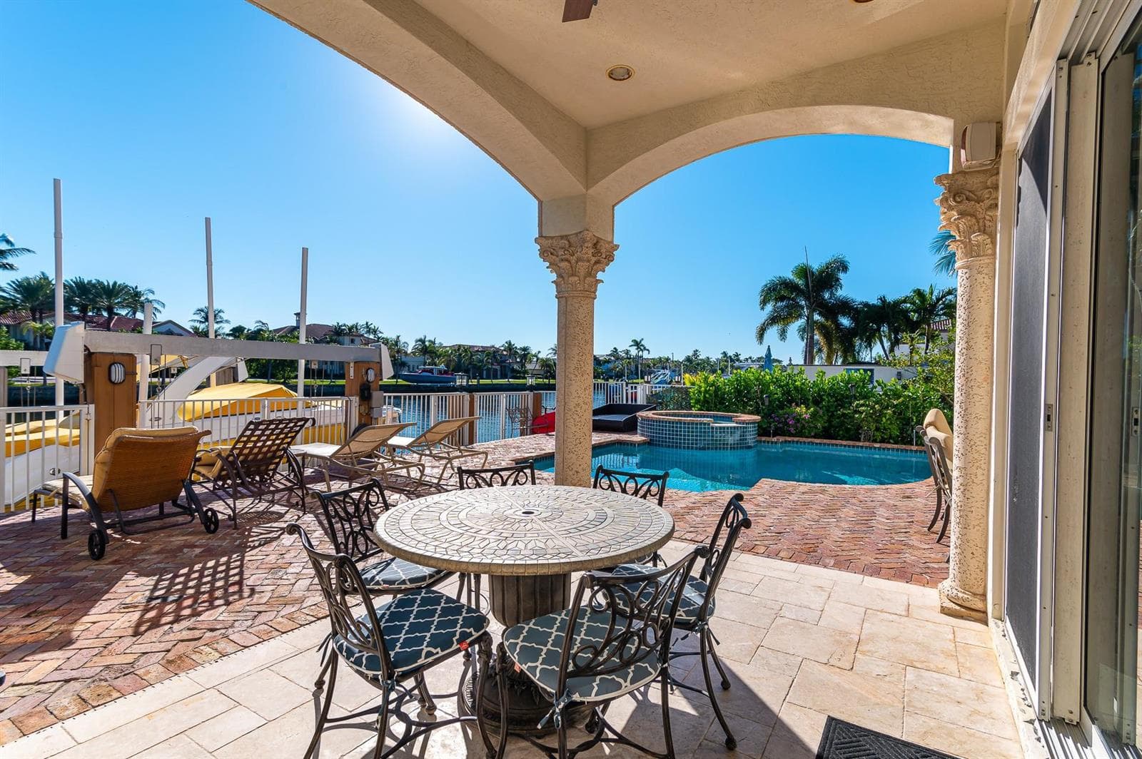 580 Admirals Way photo 1