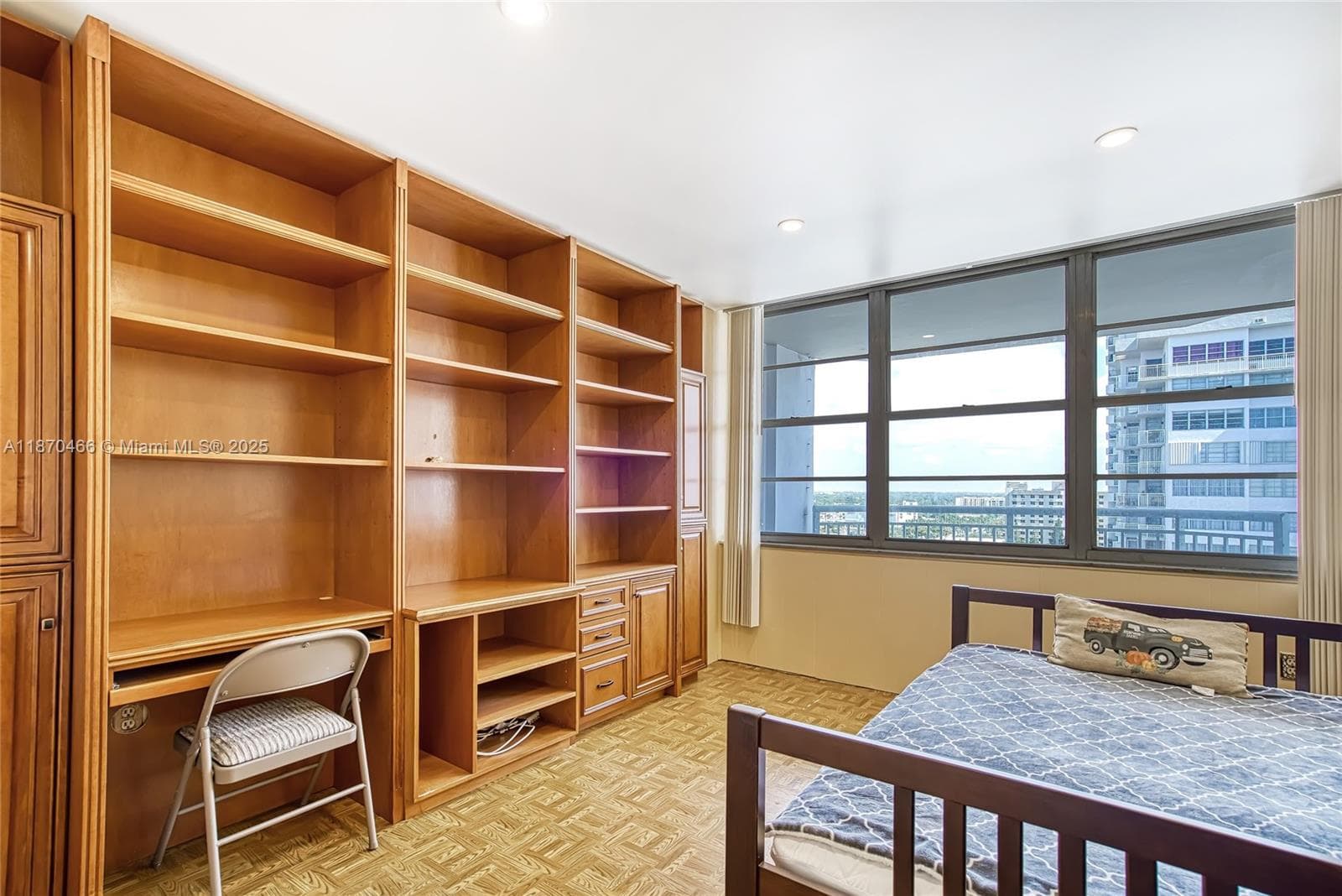18021 Biscayne Blvd 1604 photo 16