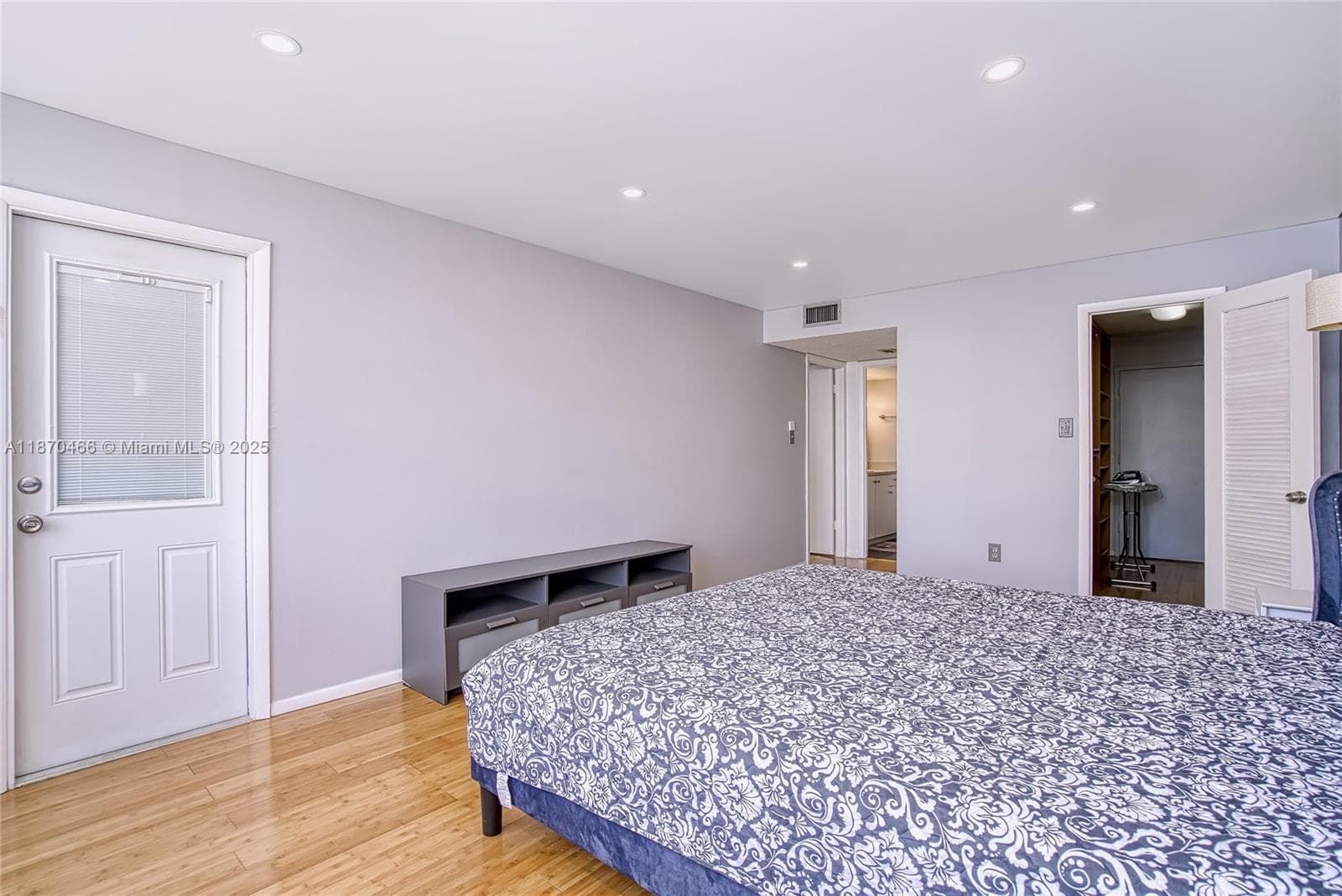 18021 Biscayne Blvd 1604 photo 22