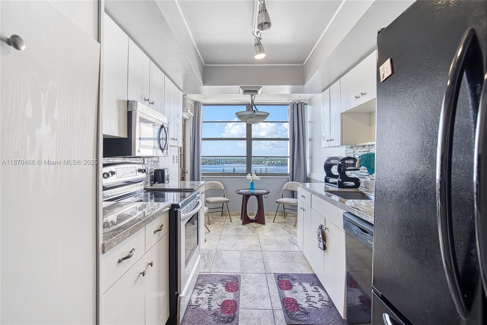 18021 Biscayne Blvd 1604 photo 9