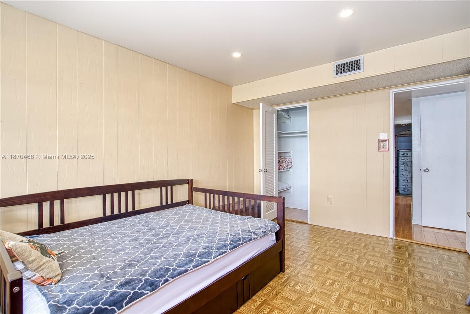 18021 Biscayne Blvd 1604 photo 18