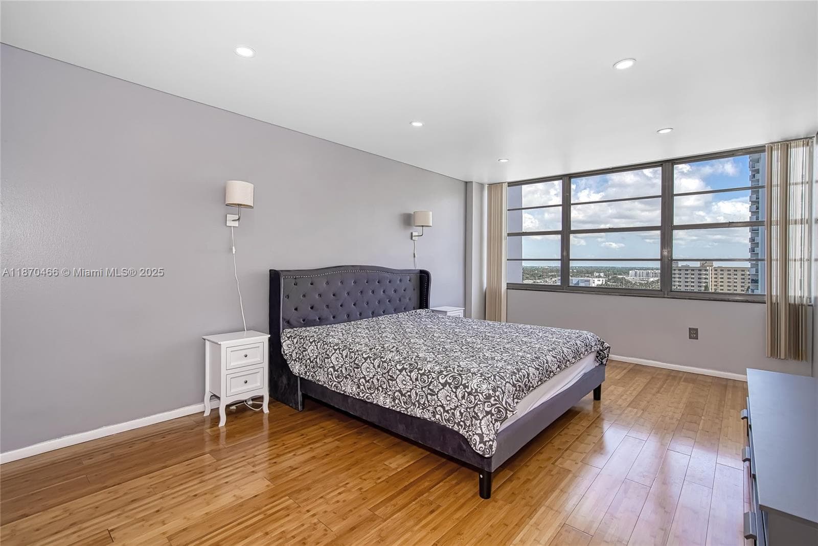 18021 Biscayne Blvd 1604 photo 19