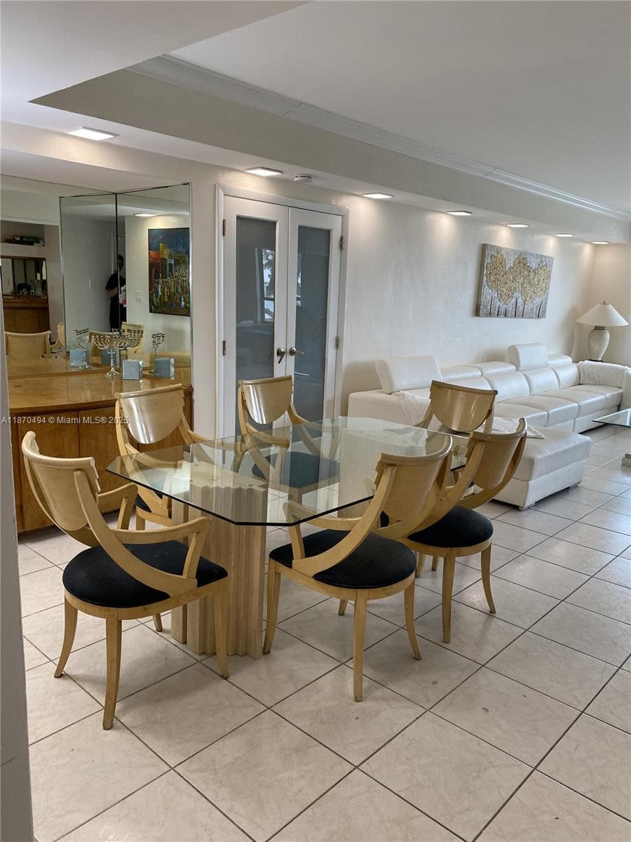 10185 Collins Ave 319 photo 6