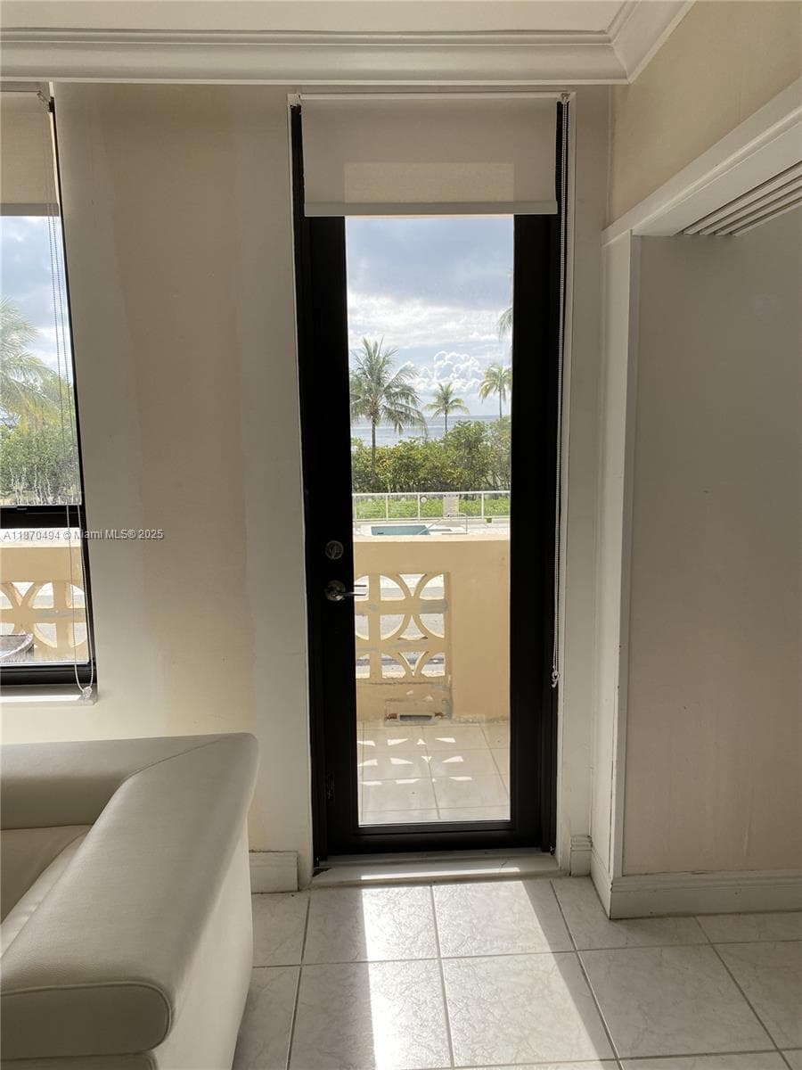 10185 Collins Ave 319 photo 7