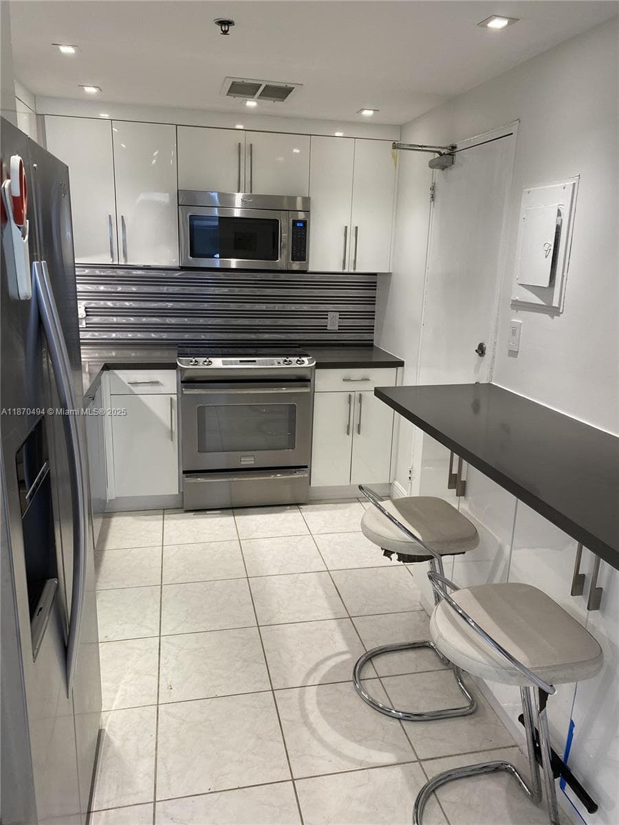 10185 Collins Ave 319 photo 10