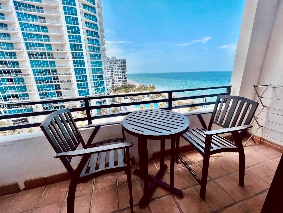 3505 S Ocean Dr 911 photo 2