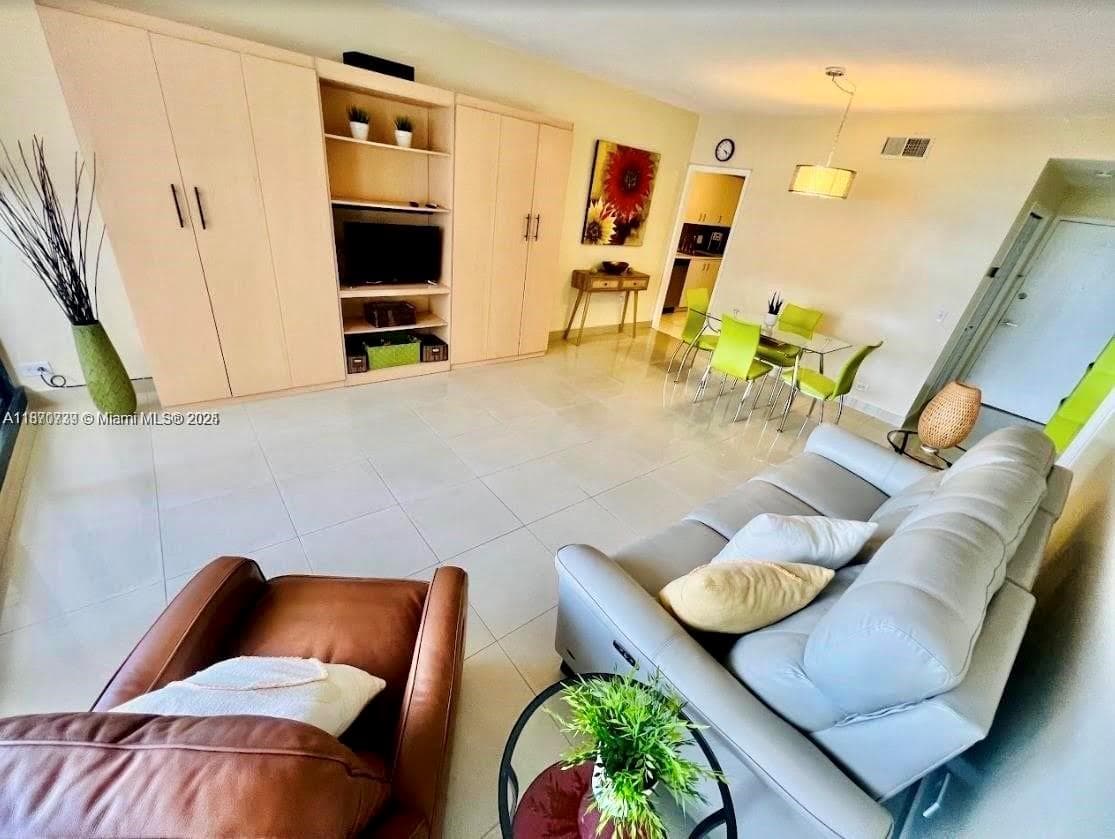 3505 S Ocean Dr 911 photo 6