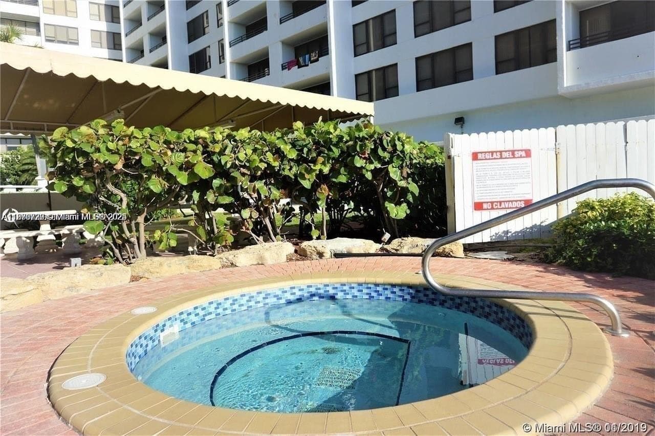 3505 S Ocean Dr 911 photo 17