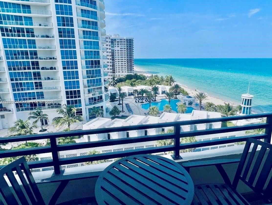 3505 S Ocean Dr 911 photo 3