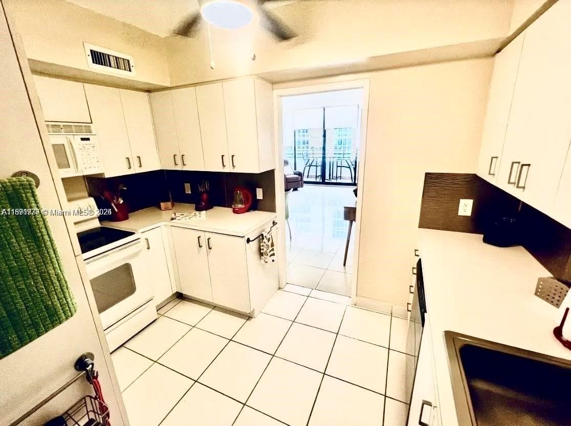 3505 S Ocean Dr 911 photo 9