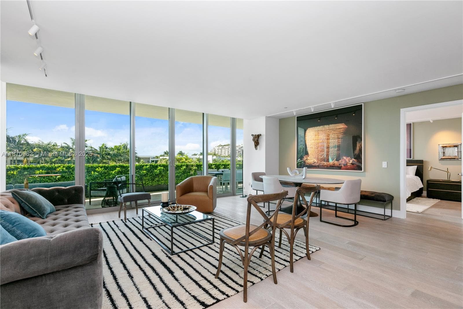 360 Ocean Dr 305S photo 1