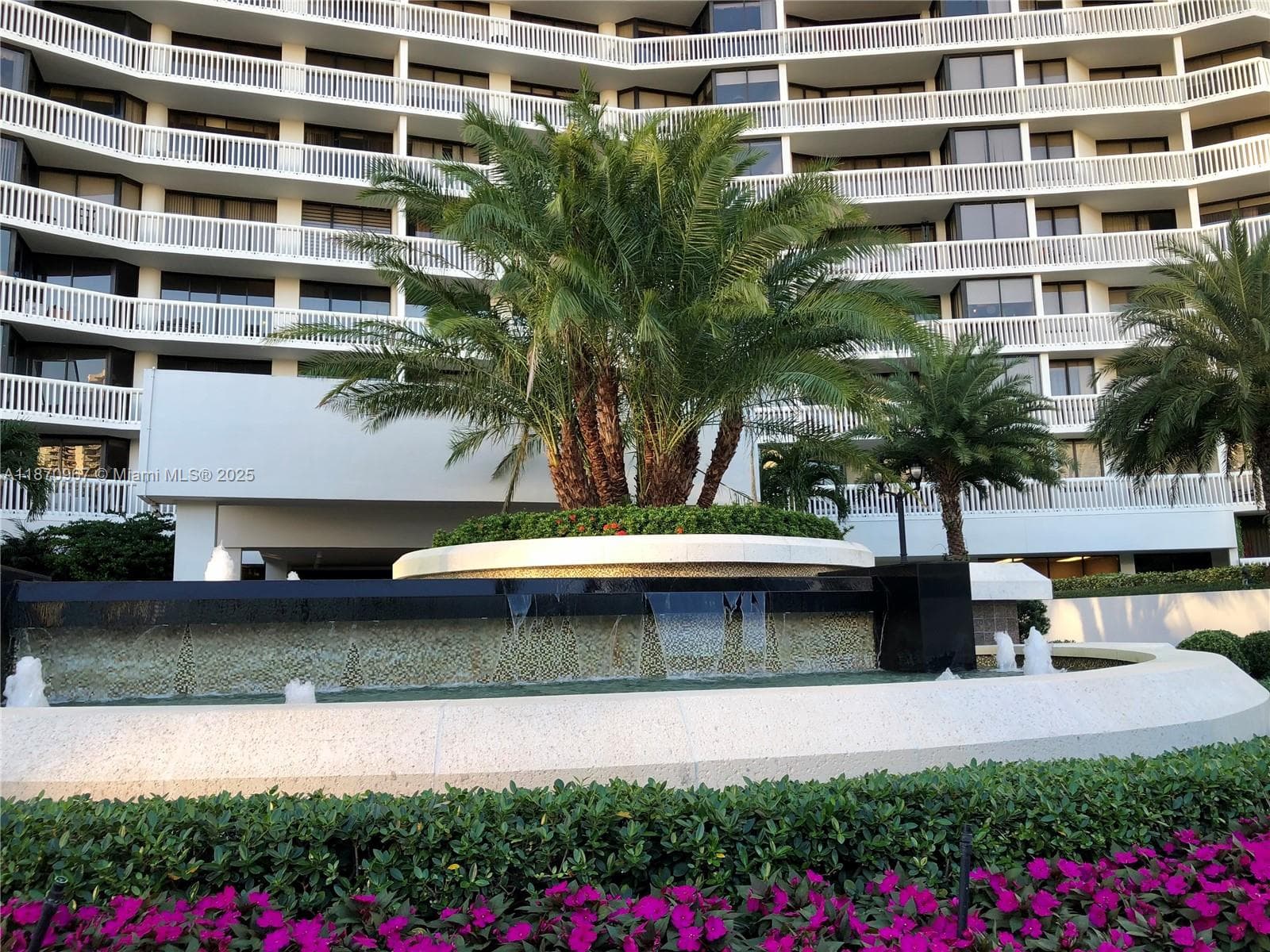 1000 Island Blvd 712 photo 23