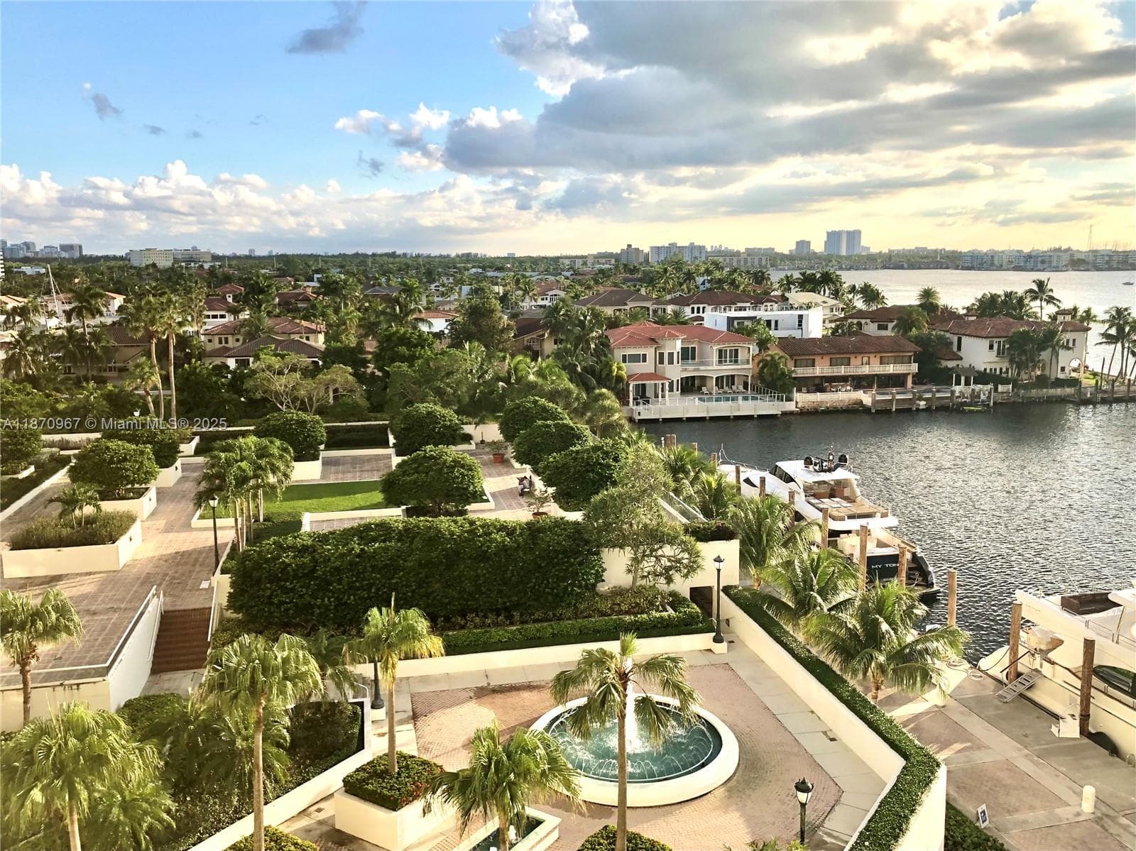 1000 Island Blvd 712 photo 2