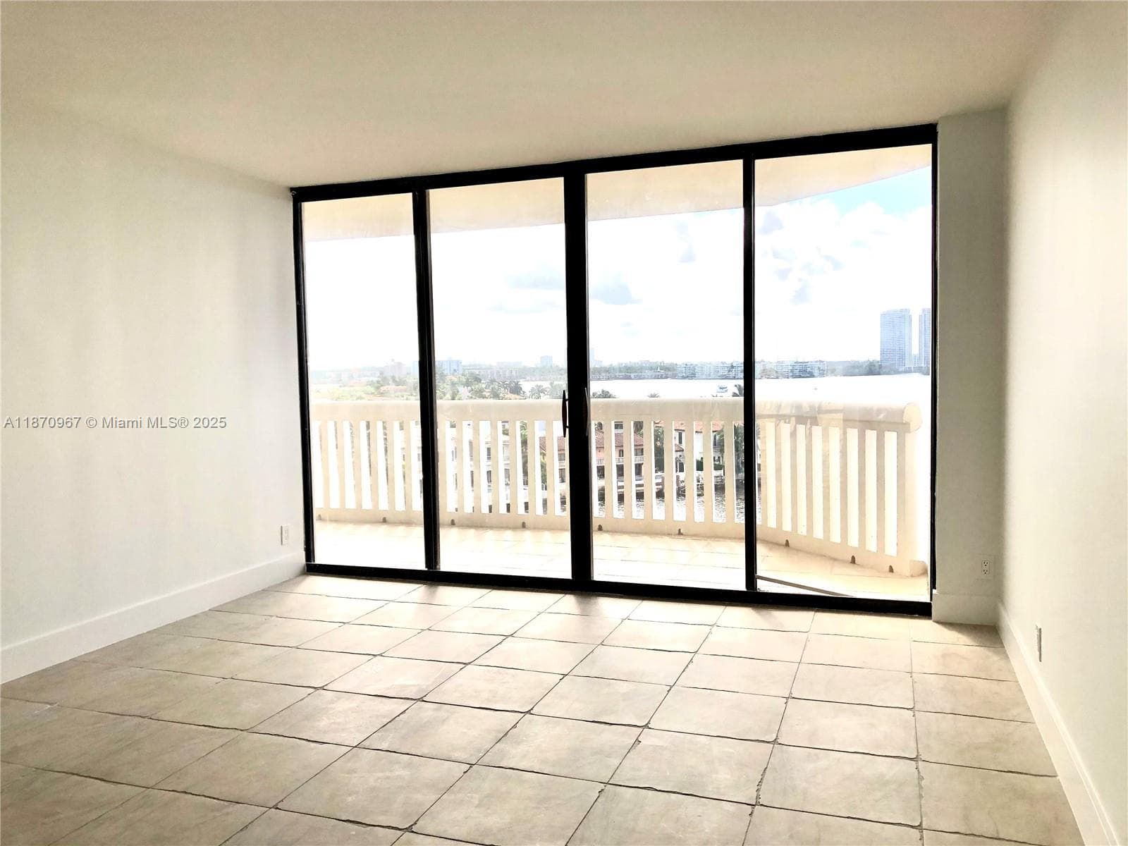 1000 Island Blvd 712 photo 6