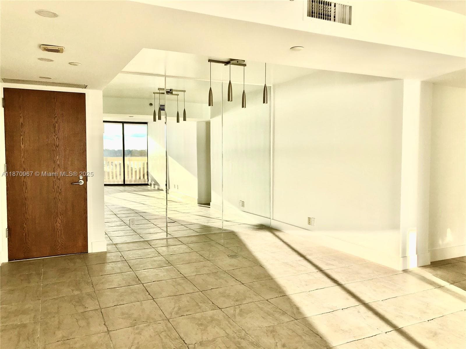 1000 Island Blvd 712 photo 16