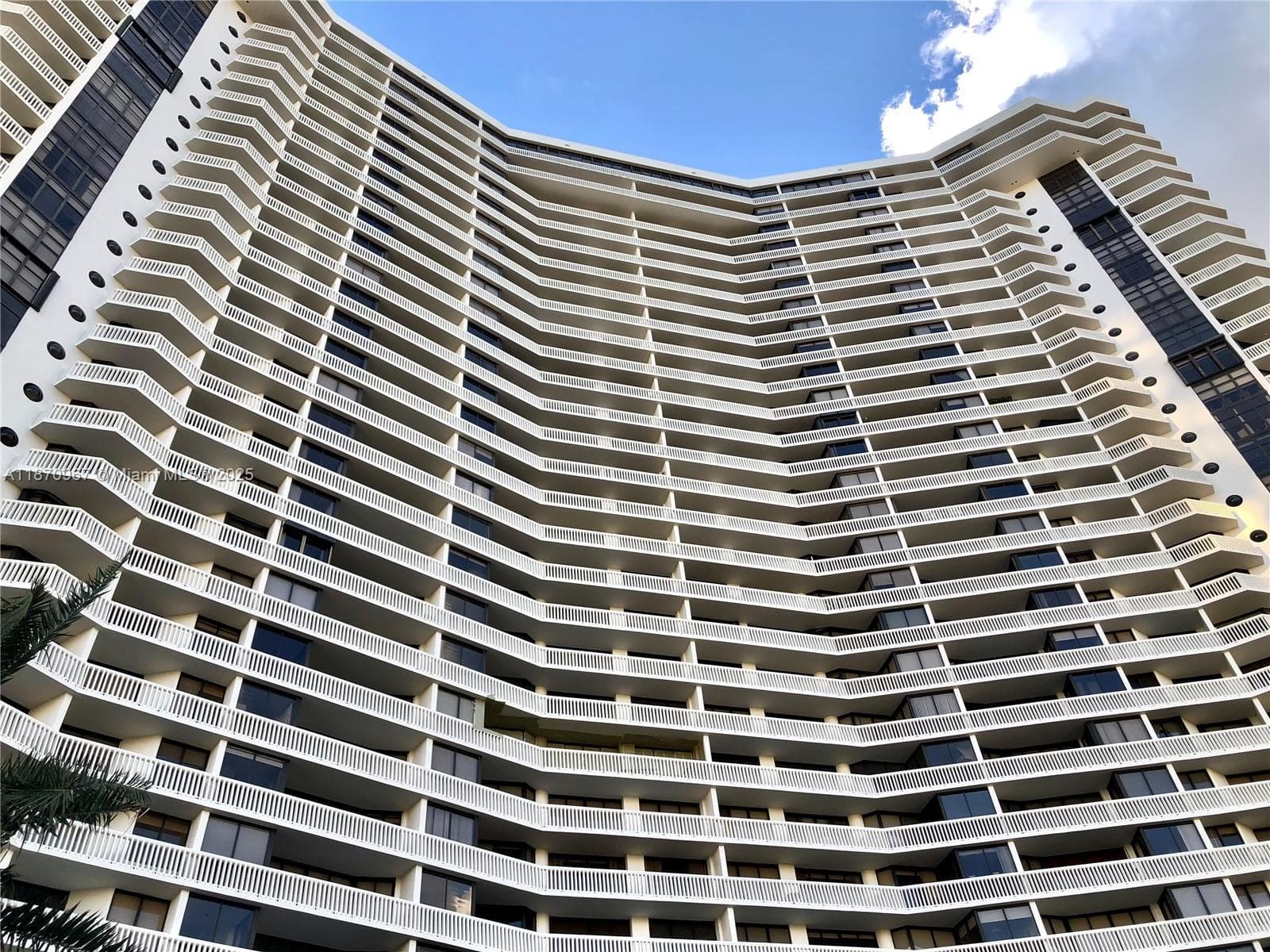 1000 Island Blvd 712 photo 22