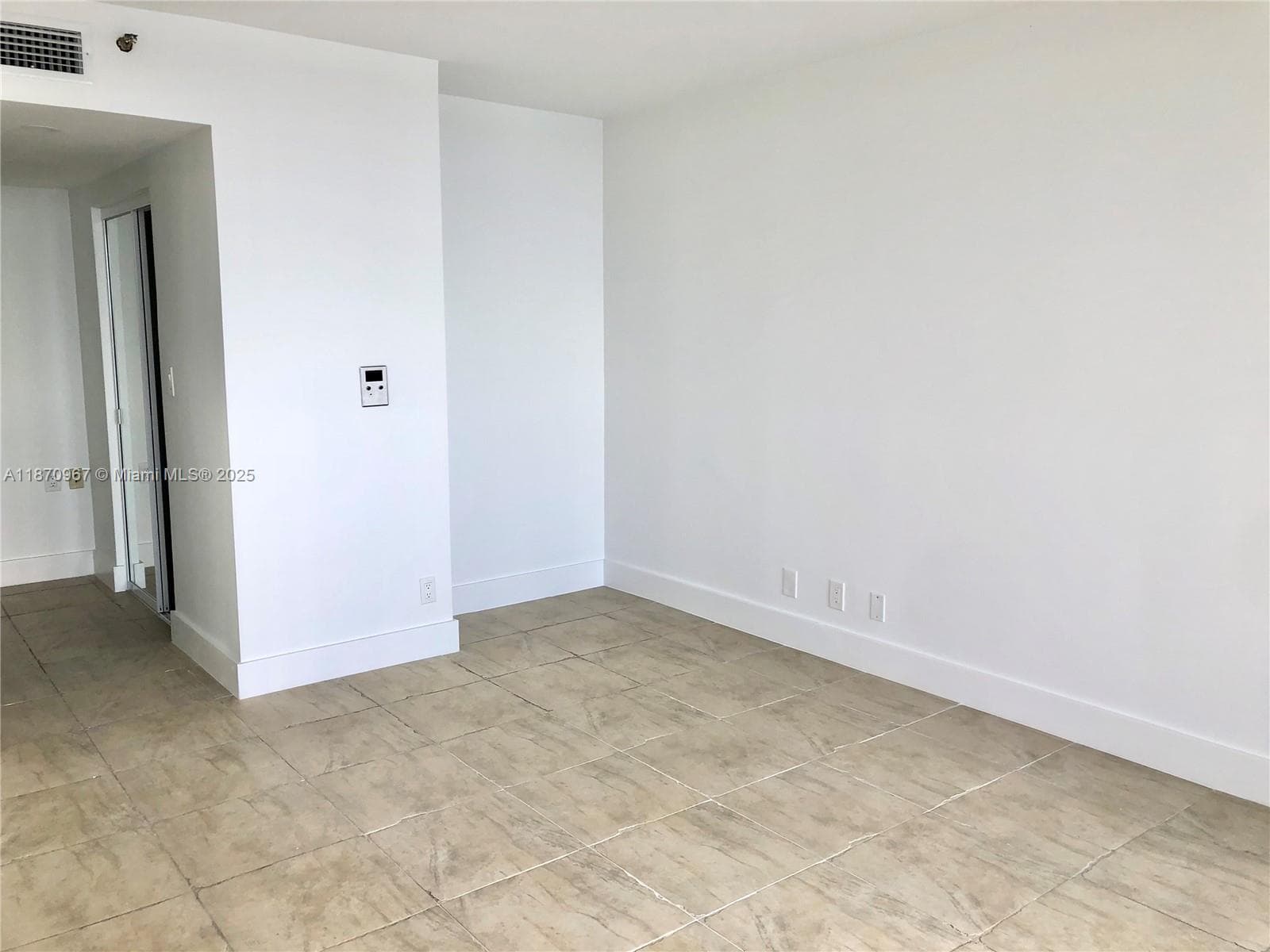 1000 Island Blvd 712 photo 7