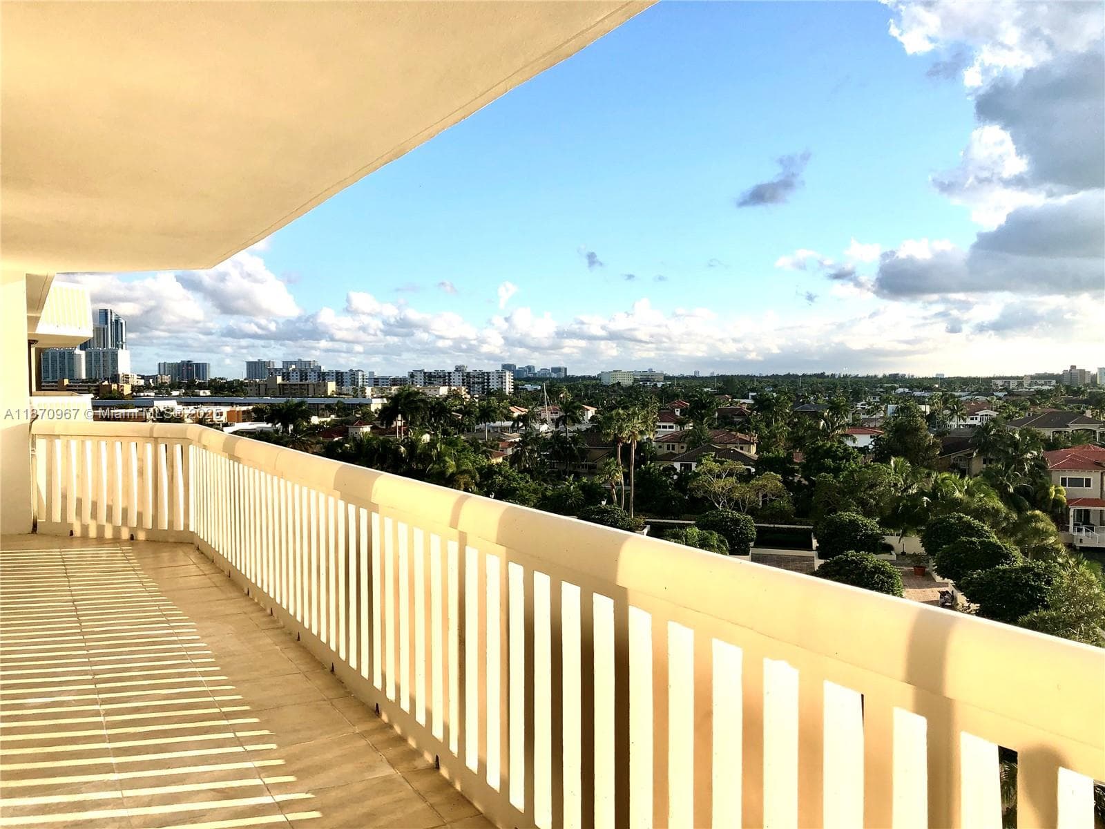 1000 Island Blvd 712 photo 3