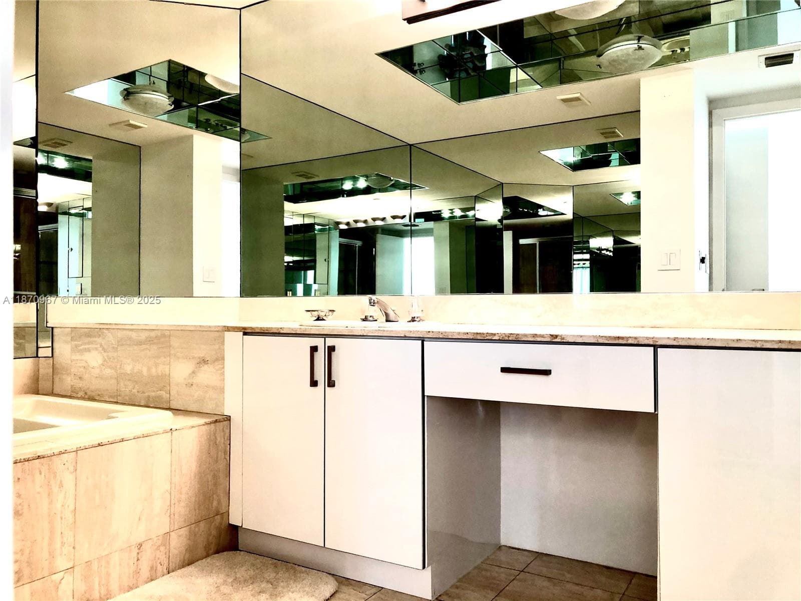 1000 Island Blvd 712 photo 9