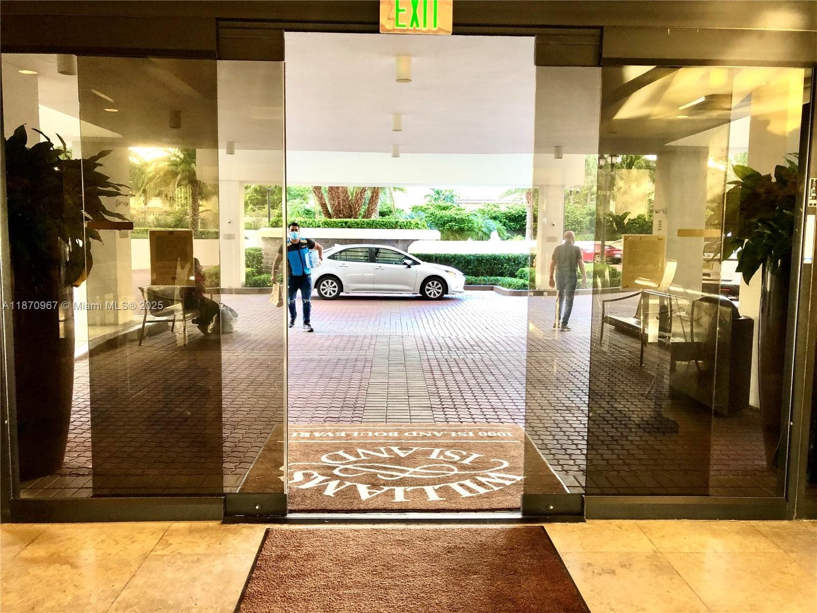 1000 Island Blvd 712 photo 24