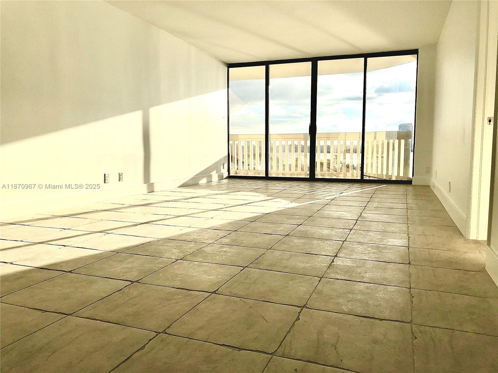 1000 Island Blvd 712 photo 15