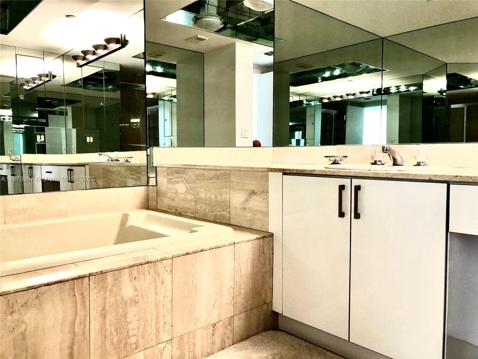 1000 Island Blvd 712 photo 8