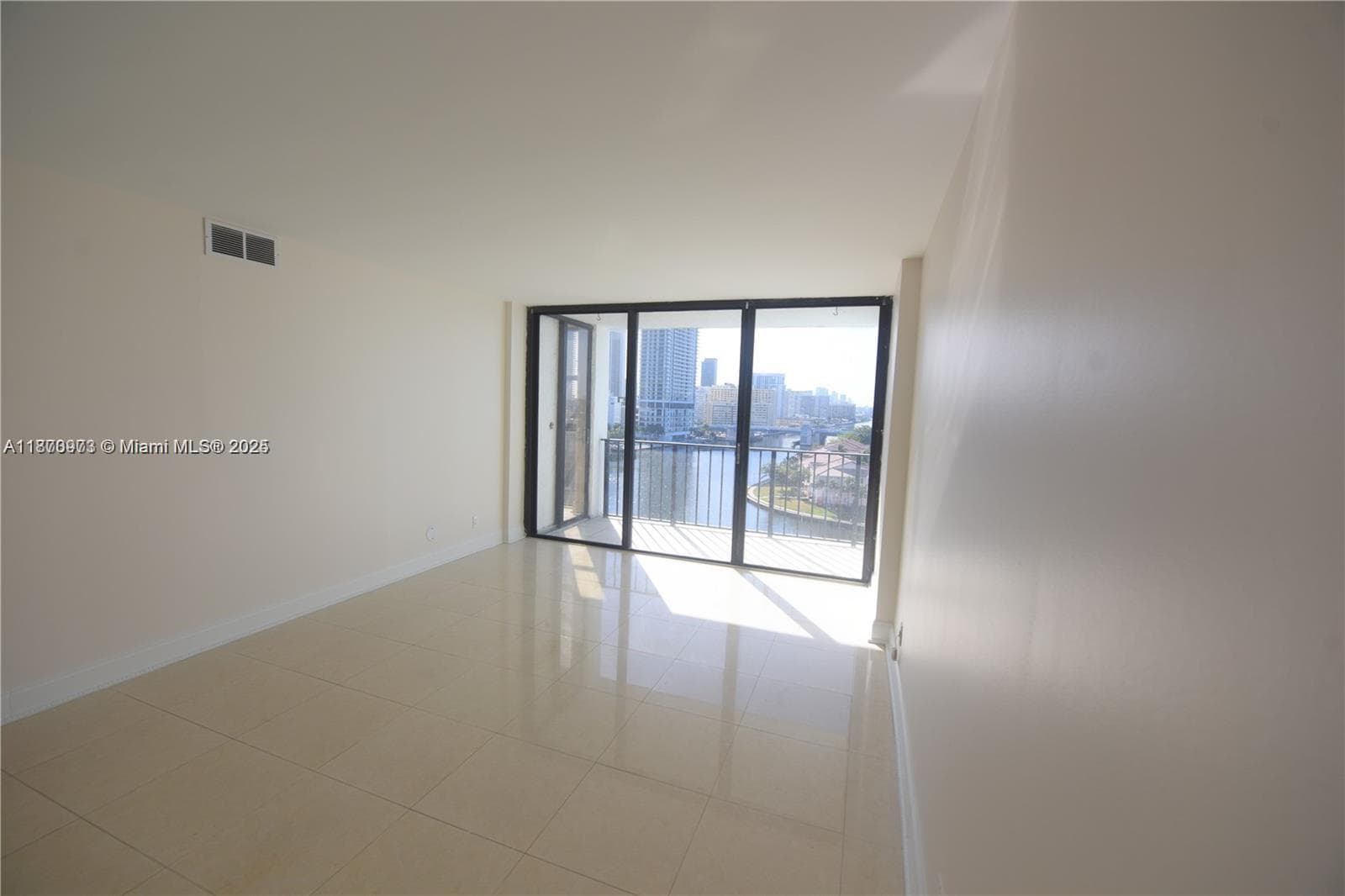 200 Leslie Dr 1124 photo 7