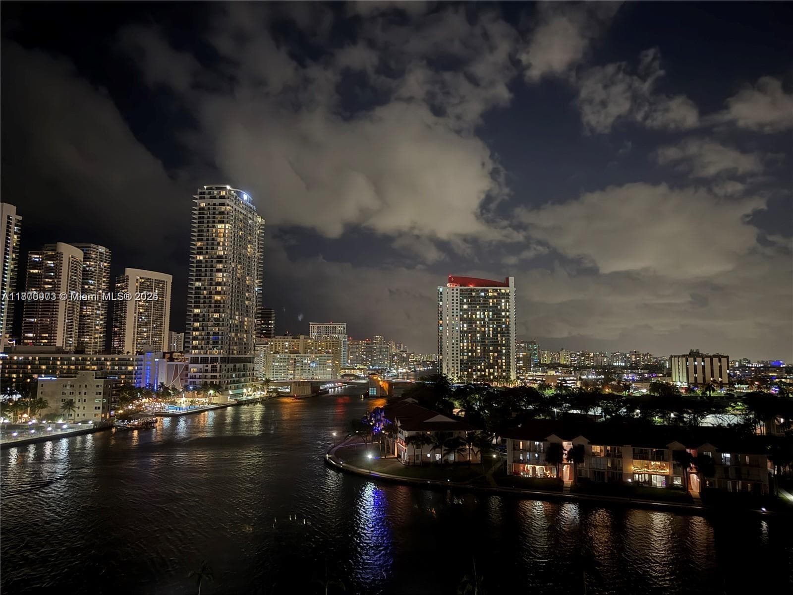 200 Leslie Dr 1124 photo 3