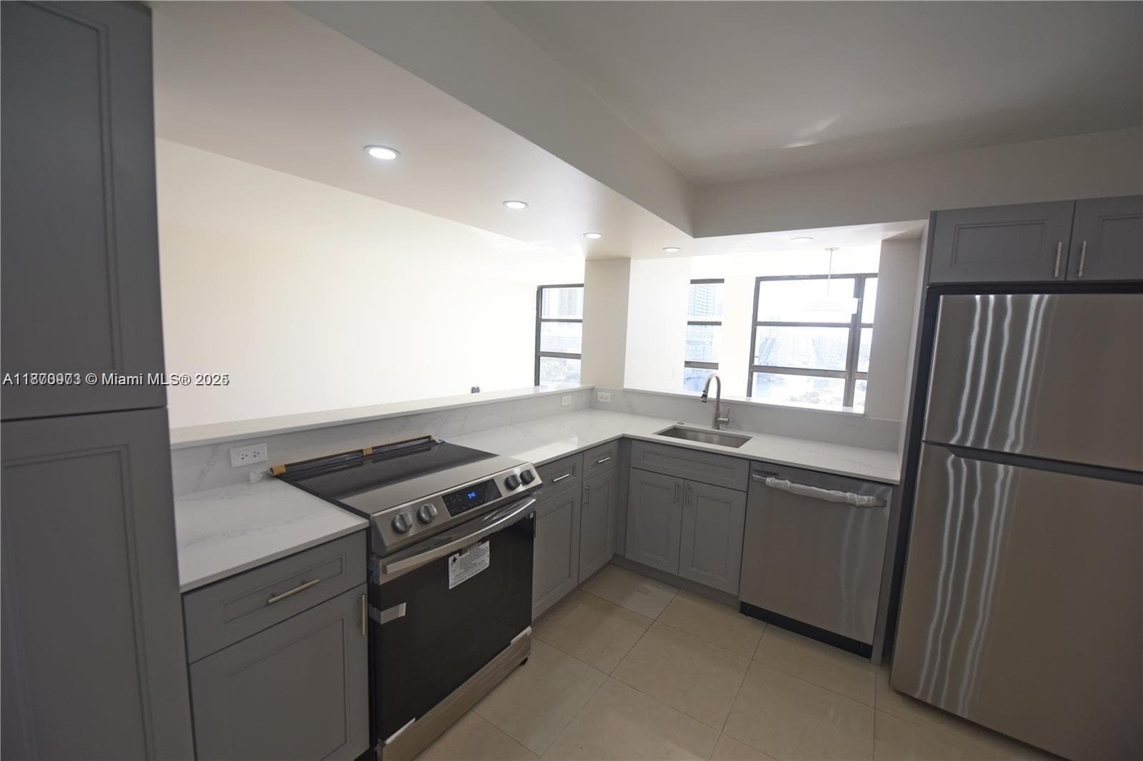 200 Leslie Dr 1124 photo 9