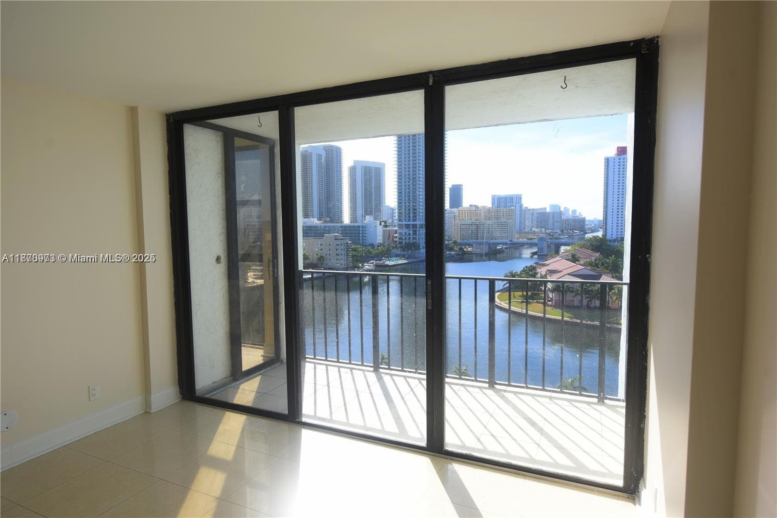 200 Leslie Dr 1124 photo 4