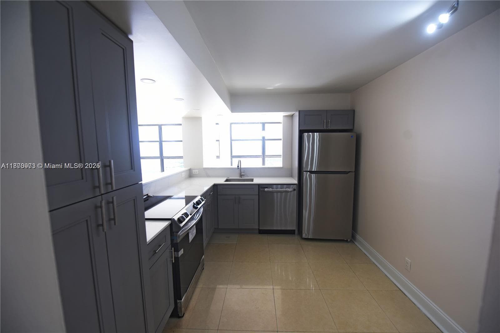 200 Leslie Dr 1124 photo 8
