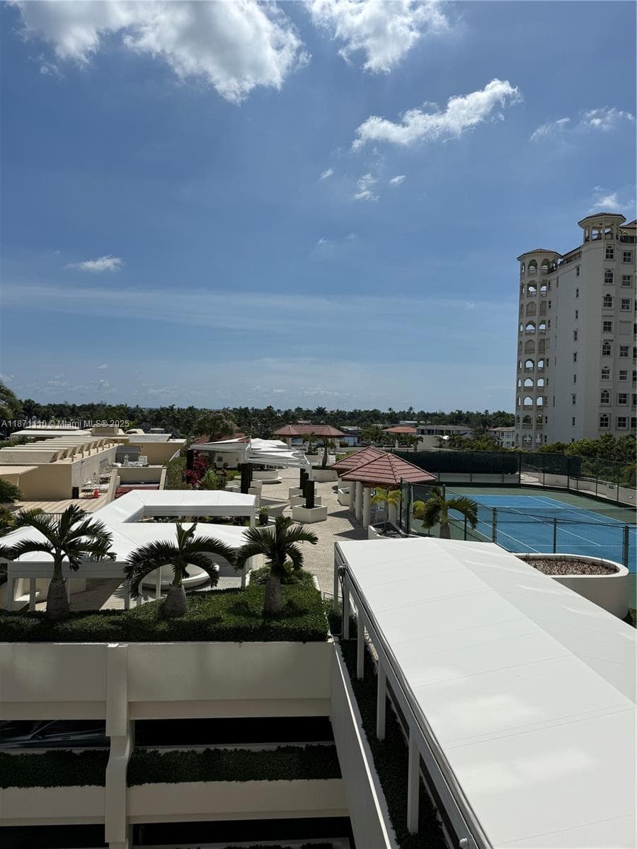 20185 E Country Club Dr 510 photo 12
