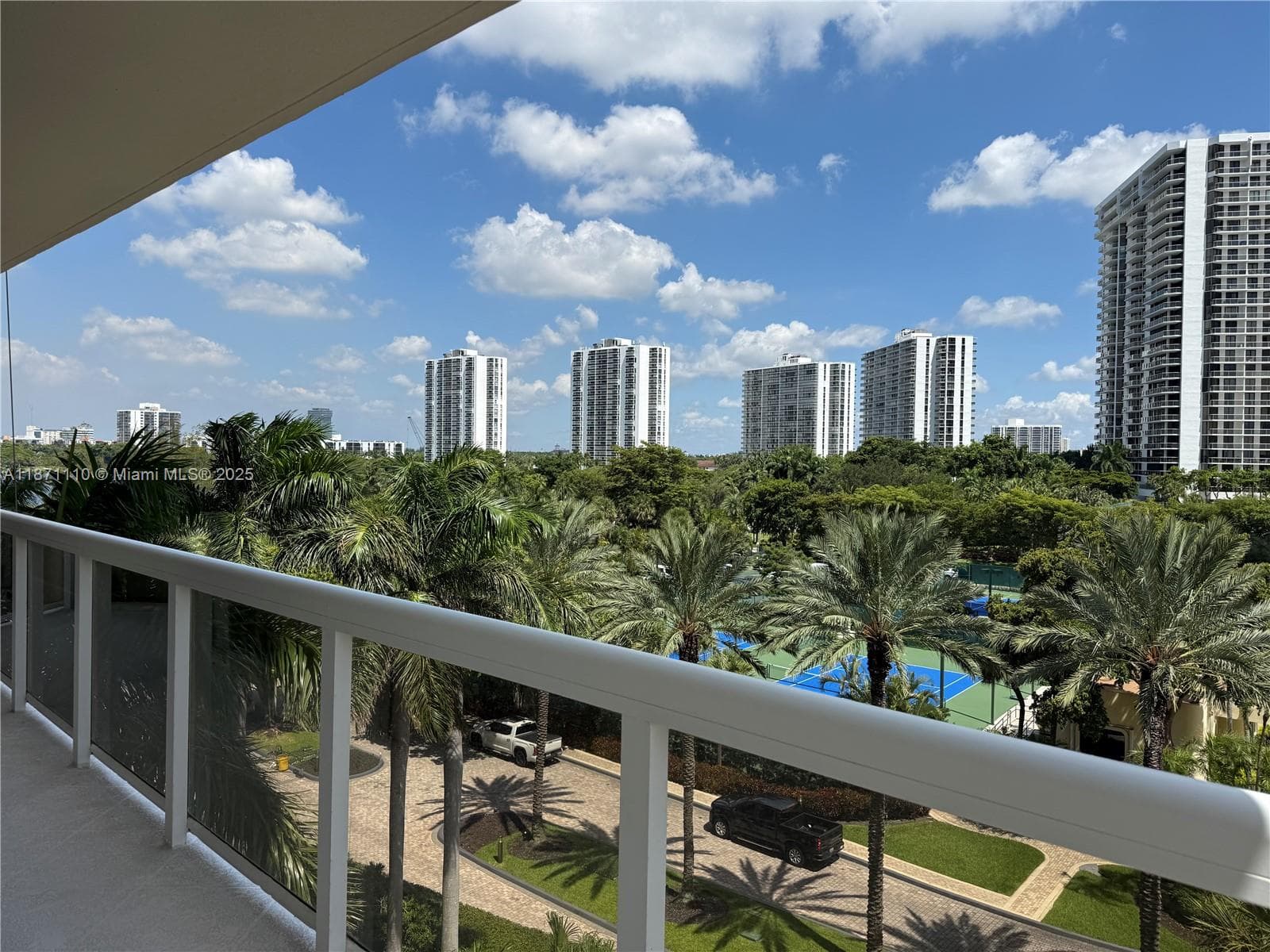 20185 E Country Club Dr 510 photo 1