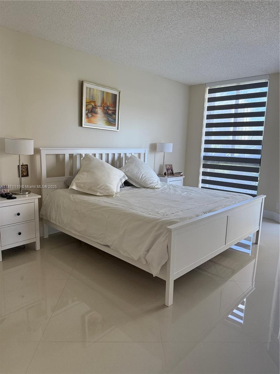 20185 E Country Club Dr 510 photo 9